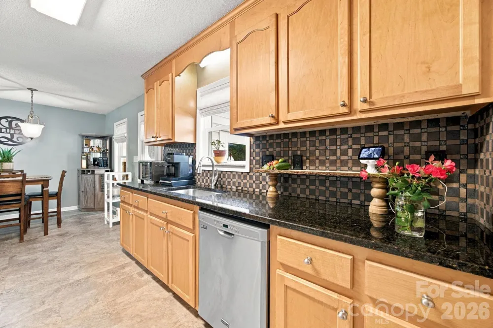 359 Huffstetler Lake Road Dallas, NC 28034