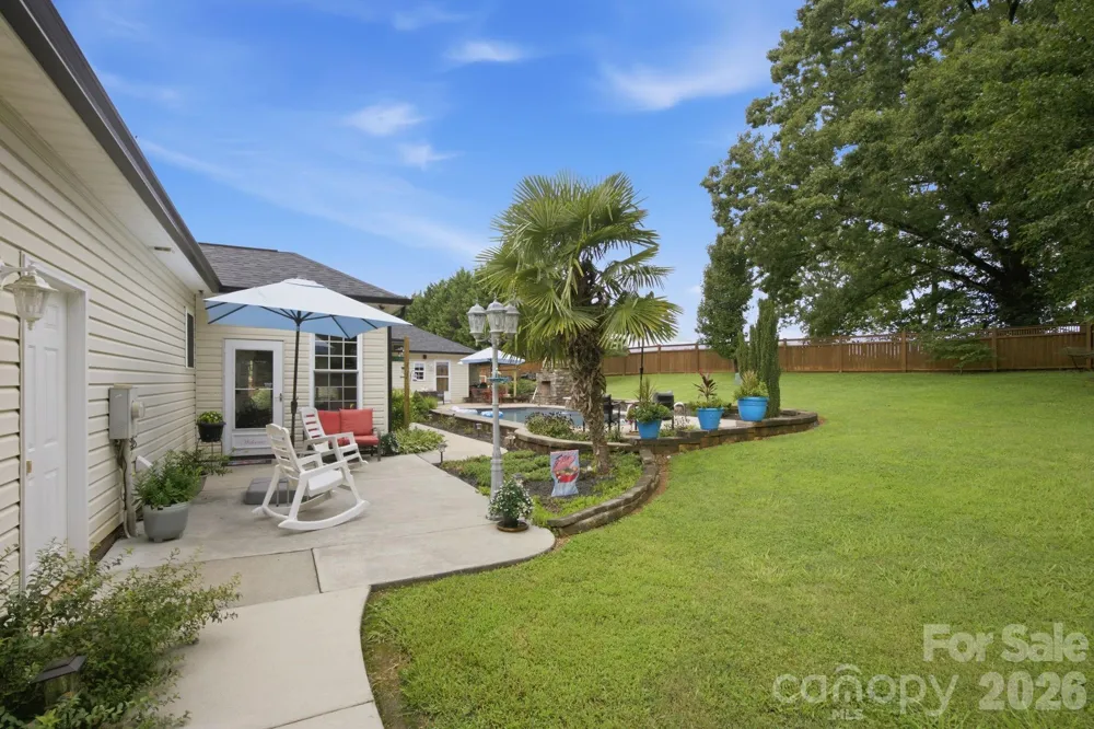 359 Huffstetler Lake Road Dallas, NC 28034