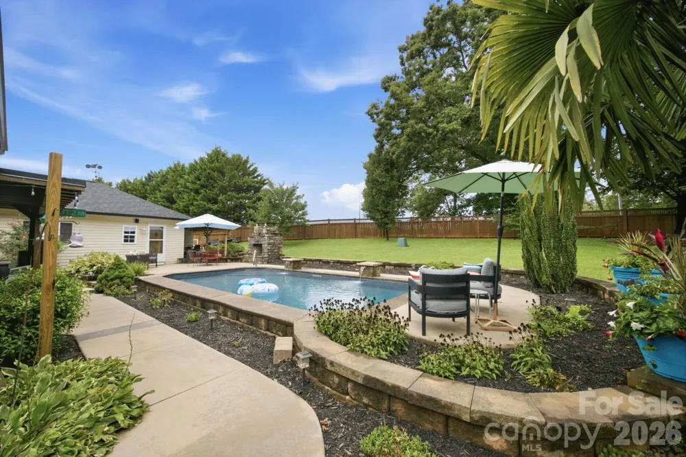 359 Huffstetler Lake Road Dallas, NC 28034