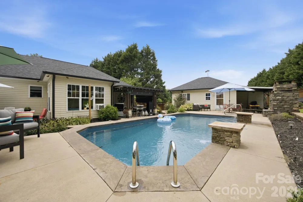 359 Huffstetler Lake Road Dallas, NC 28034
