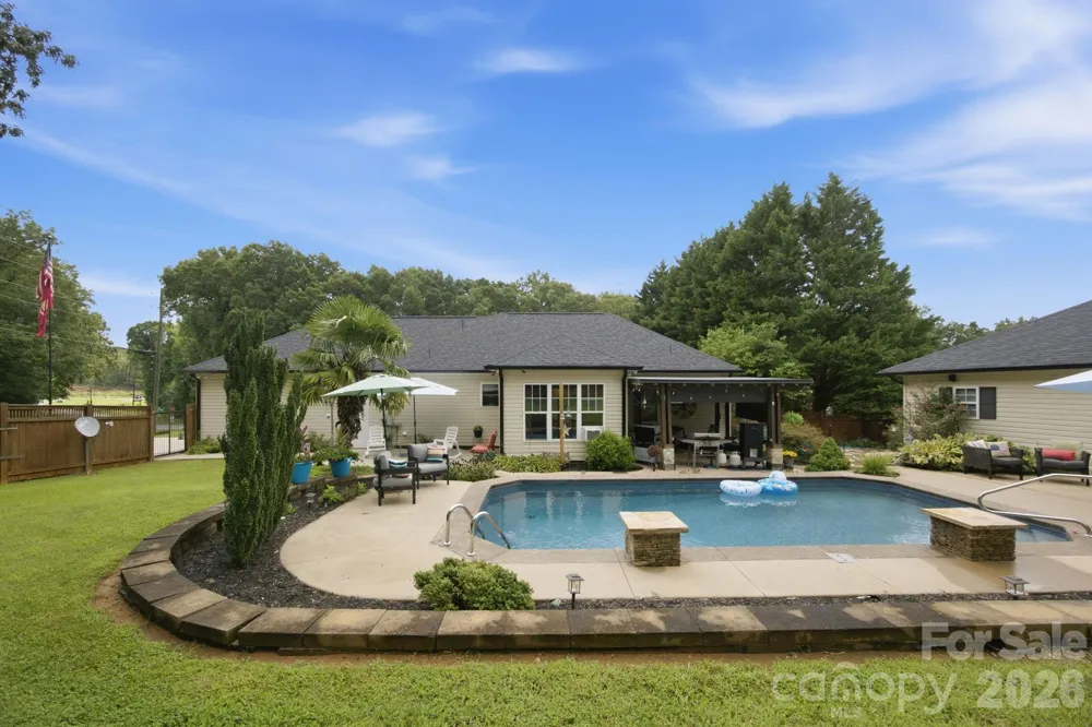 359 Huffstetler Lake Road Dallas, NC 28034