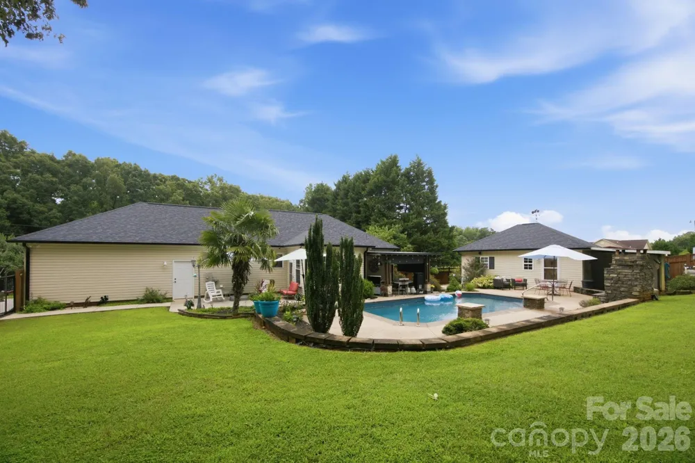 359 Huffstetler Lake Road Dallas, NC 28034