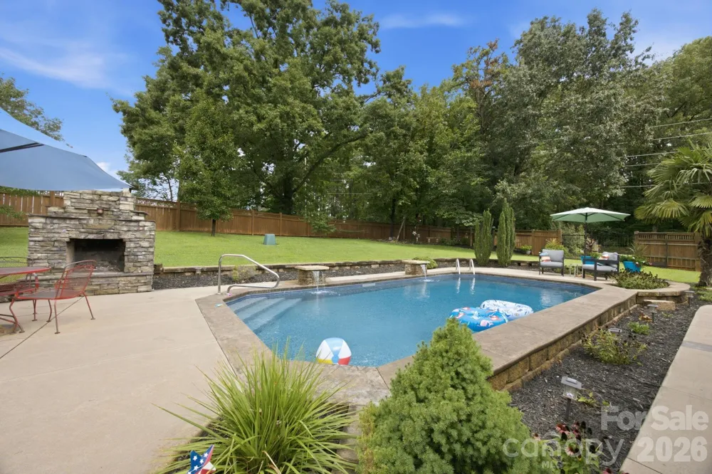 359 Huffstetler Lake Road Dallas, NC 28034