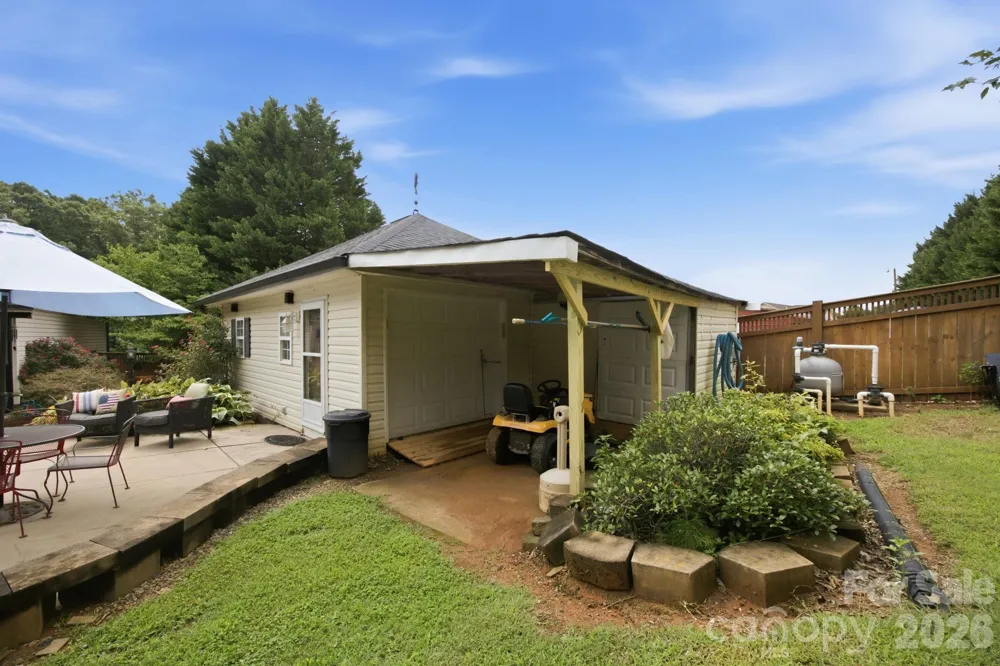 359 Huffstetler Lake Road Dallas, NC 28034