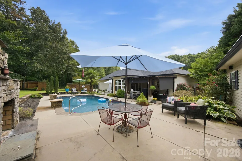 359 Huffstetler Lake Road Dallas, NC 28034