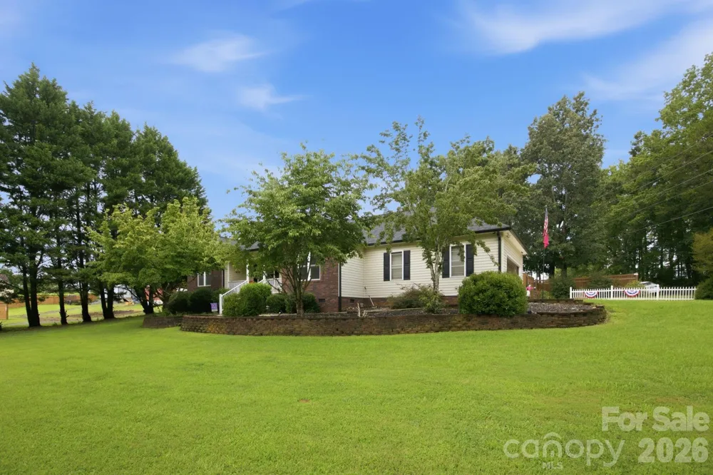 359 Huffstetler Lake Road Dallas, NC 28034