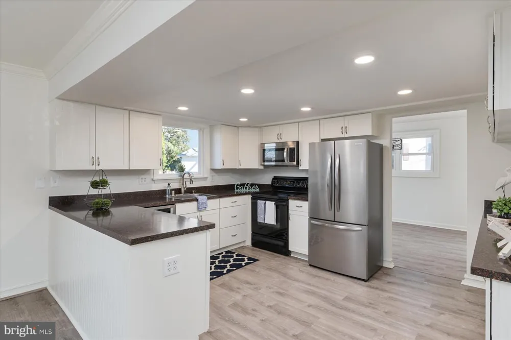 402 S CHERRY GROVE AVENUE Annapolis, MD 21401