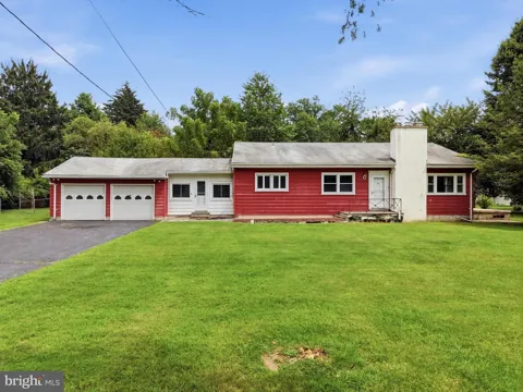 4 FLOWER HILL LANE