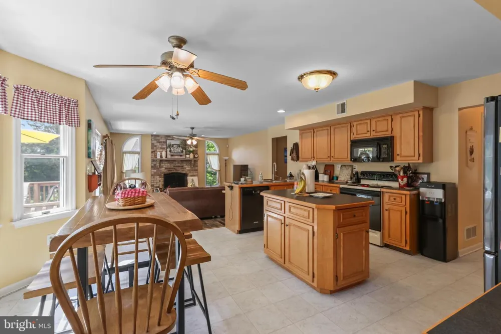 4006 CREST VIEW DRIVE Stroudsburg, PA 18360