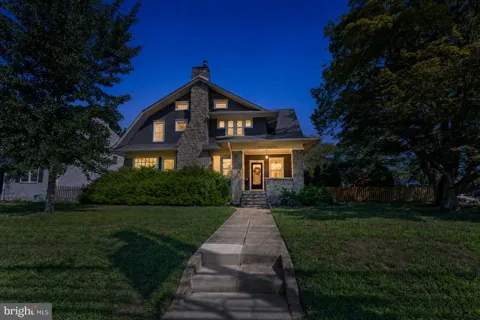 205 W KINGS HIGHWAY