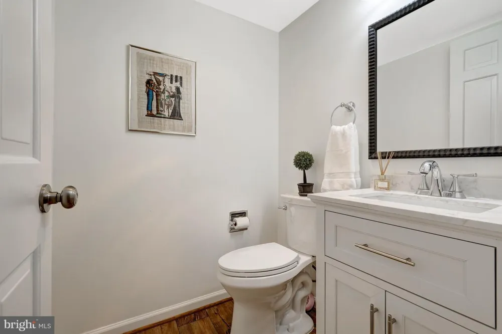 7630 PROVINCIAL DRIVE #104 Mclean, VA 22102