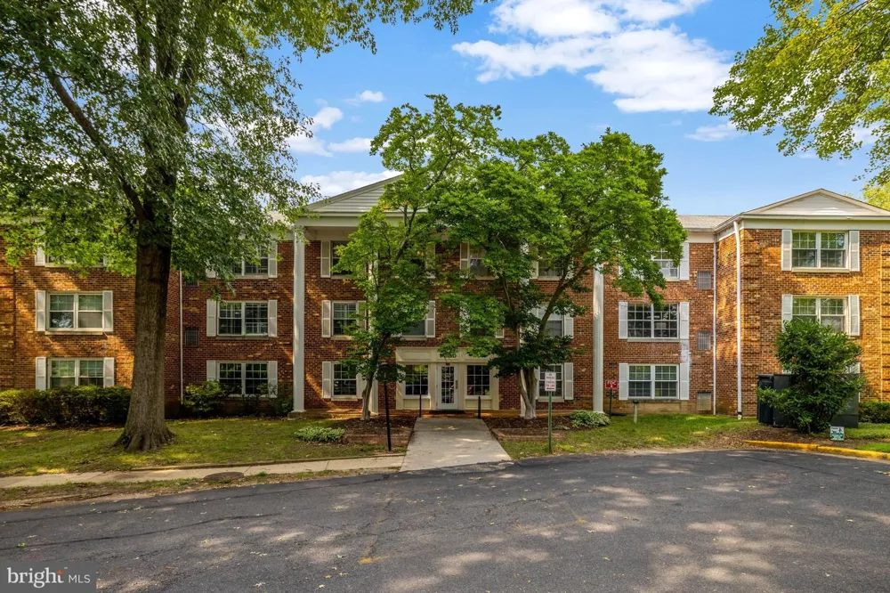 7630 PROVINCIAL DRIVE #104 Mclean, VA 22102