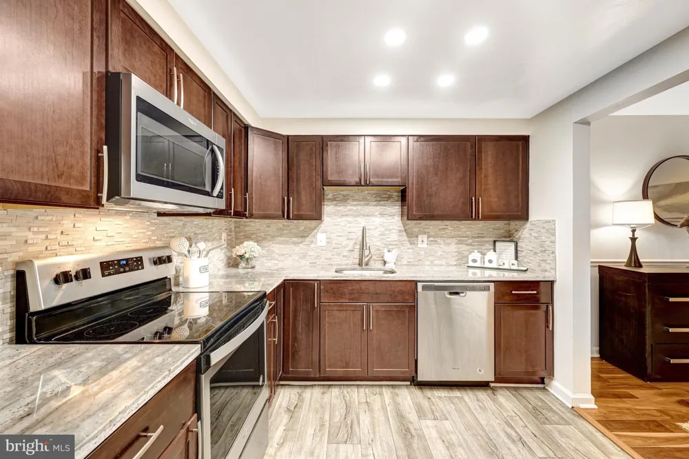 7630 PROVINCIAL DRIVE #104 Mclean, VA 22102