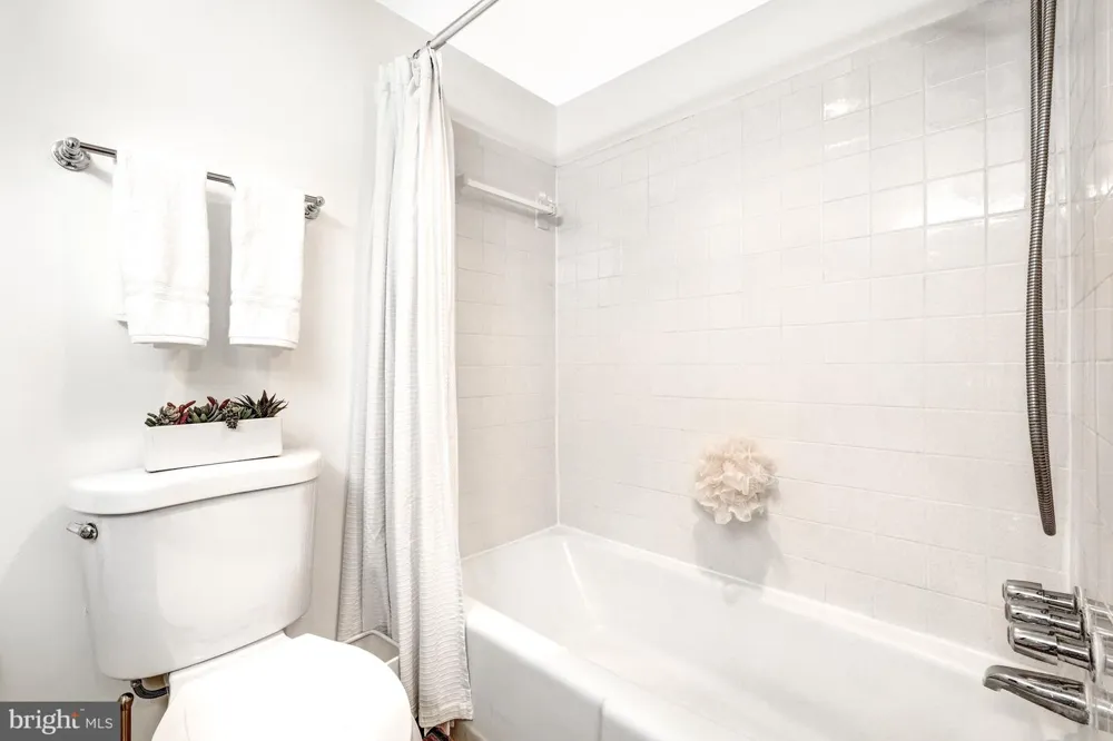 7630 PROVINCIAL DRIVE #104 Mclean, VA 22102