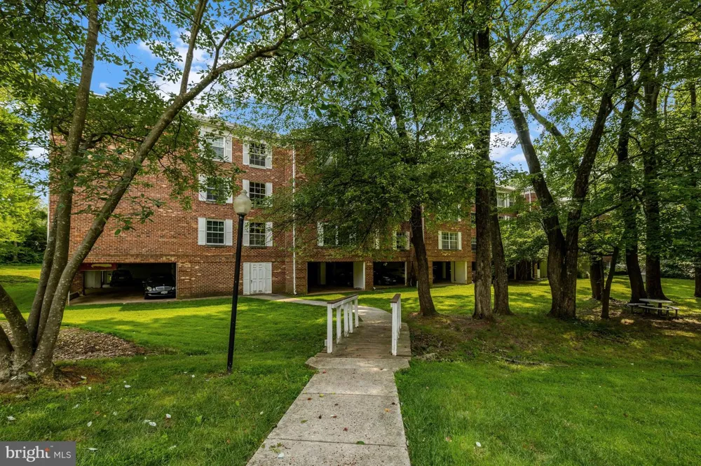 7630 PROVINCIAL DRIVE #104 Mclean, VA 22102