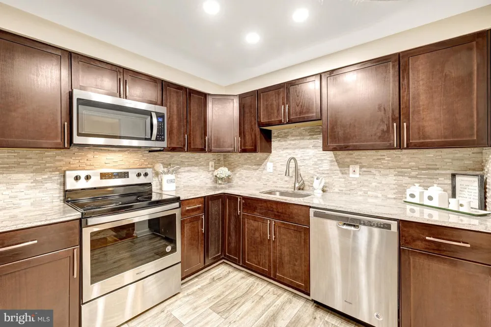 7630 PROVINCIAL DRIVE #104 Mclean, VA 22102