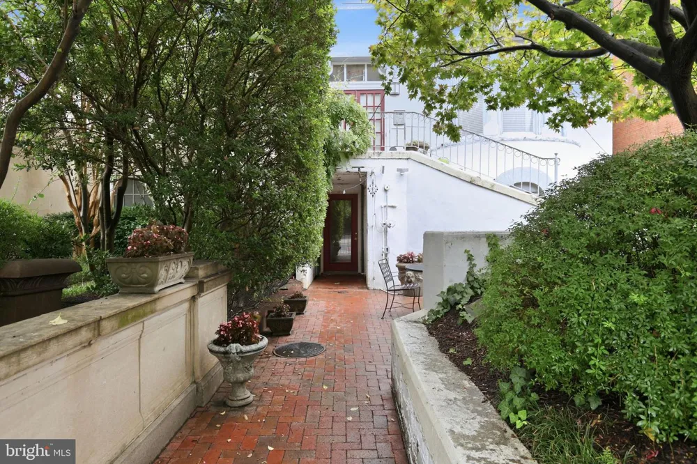 1527 16TH STREET NW #1 Washington, DC 20036