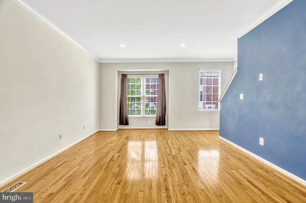 25368 SHIPLEY TERRACE Chantilly, VA 20152