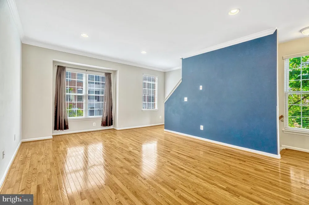 25368 SHIPLEY TERRACE Chantilly, VA 20152
