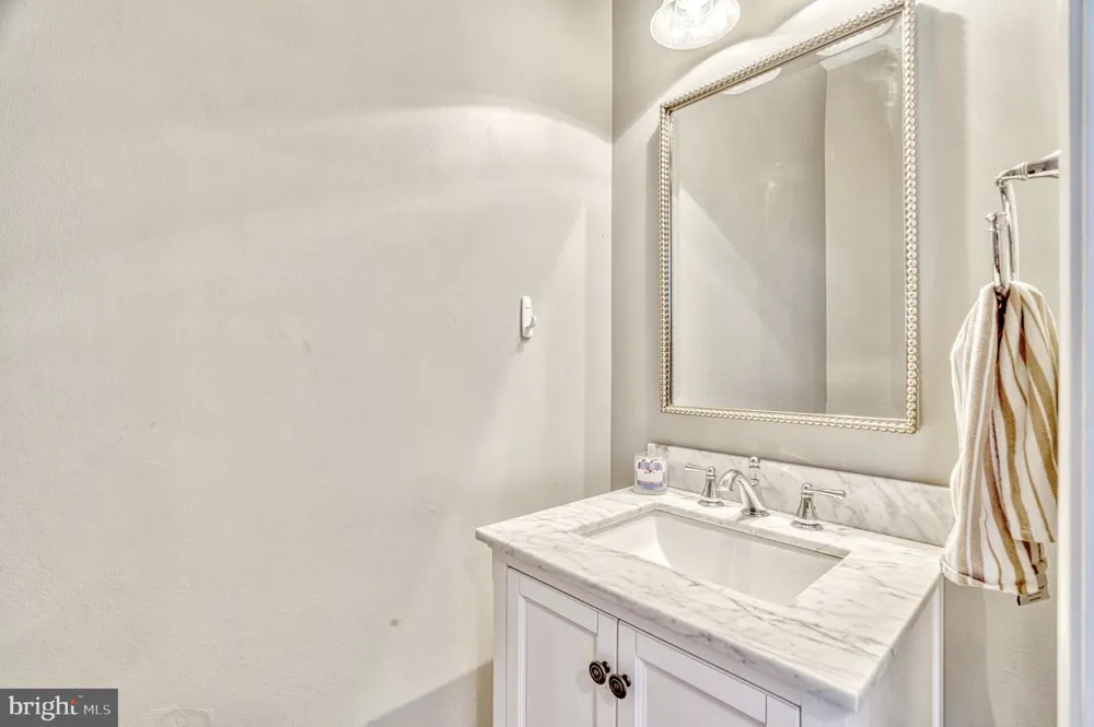 25368 SHIPLEY TERRACE Chantilly, VA 20152