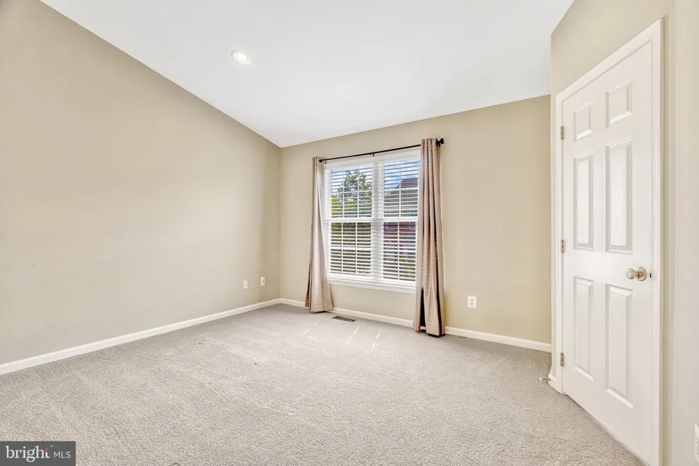 25368 SHIPLEY TERRACE Chantilly, VA 20152