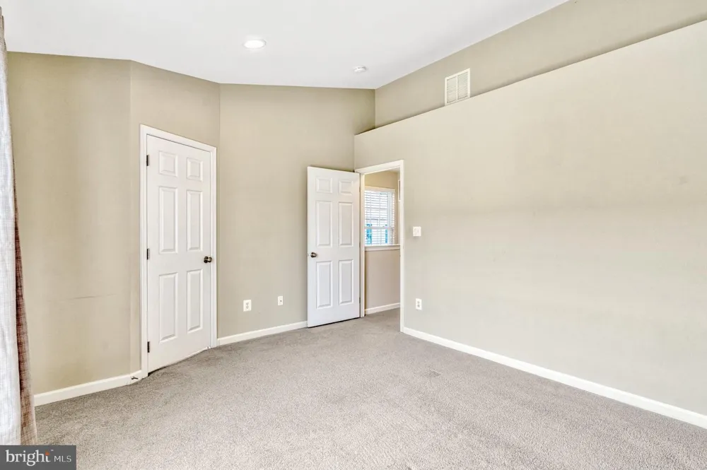25368 SHIPLEY TERRACE Chantilly, VA 20152