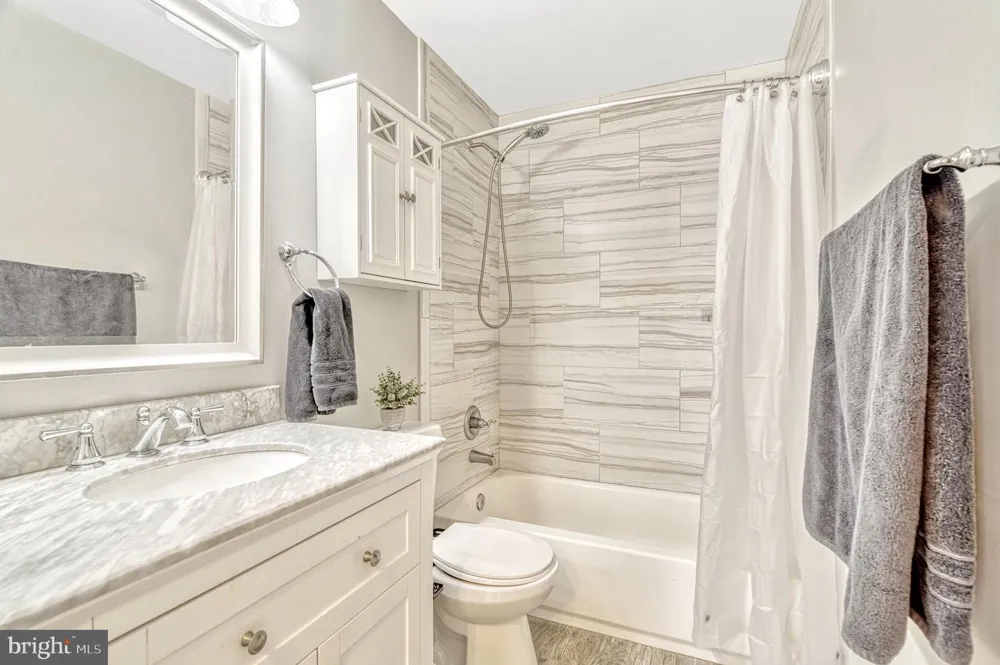 25368 SHIPLEY TERRACE Chantilly, VA 20152