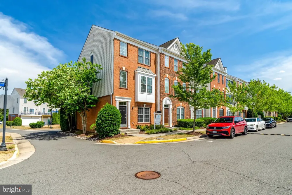 25368 SHIPLEY TERRACE Chantilly, VA 20152