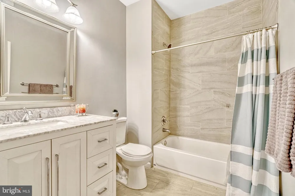 25368 SHIPLEY TERRACE Chantilly, VA 20152