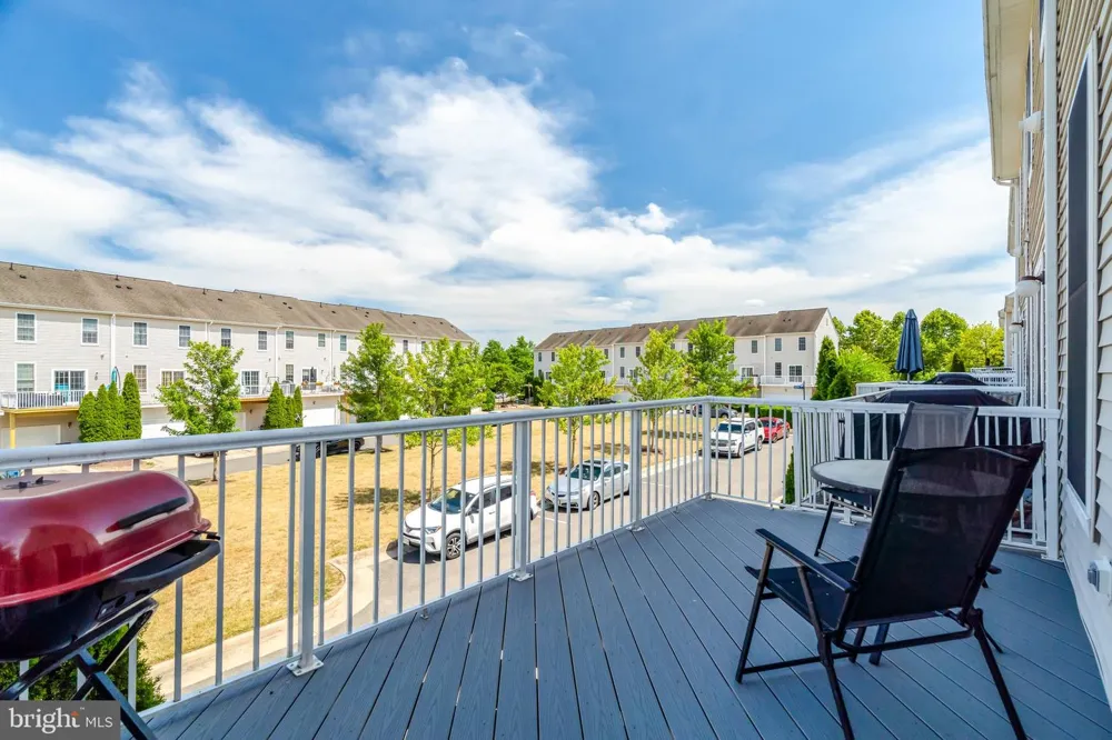 25368 SHIPLEY TERRACE Chantilly, VA 20152