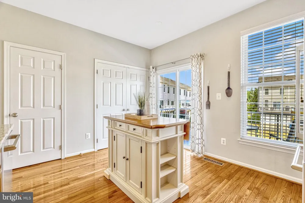 25368 SHIPLEY TERRACE Chantilly, VA 20152