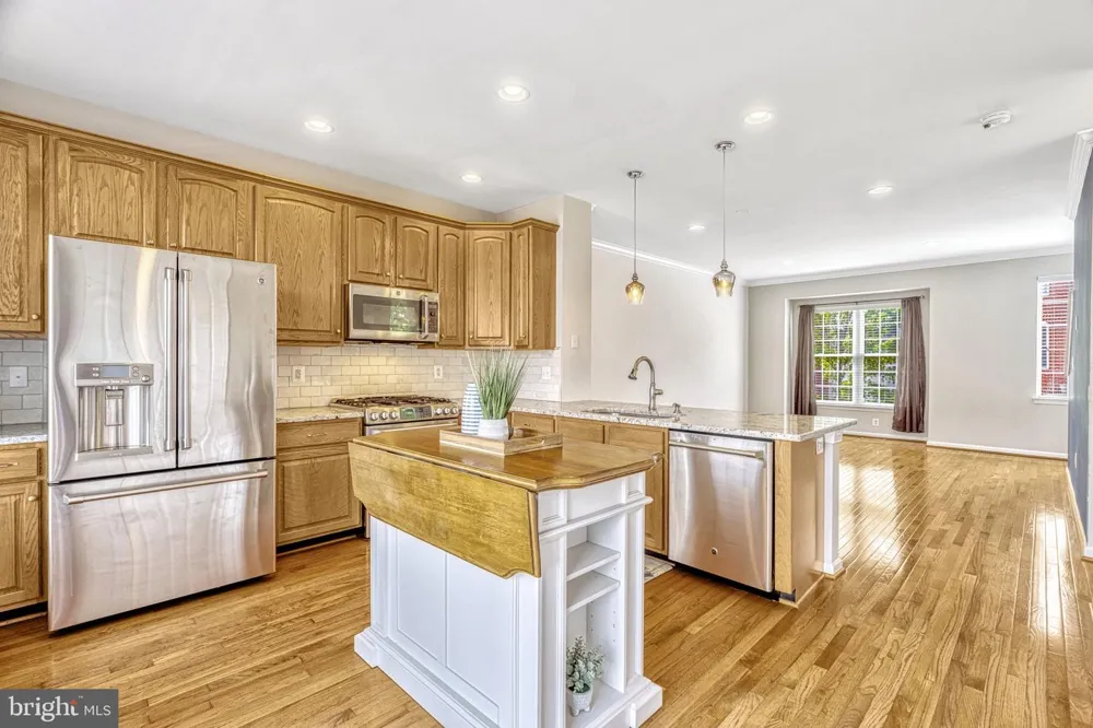25368 SHIPLEY TERRACE Chantilly, VA 20152