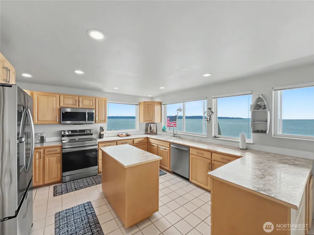 41 H S Beach Way Hat Island, WA 98206