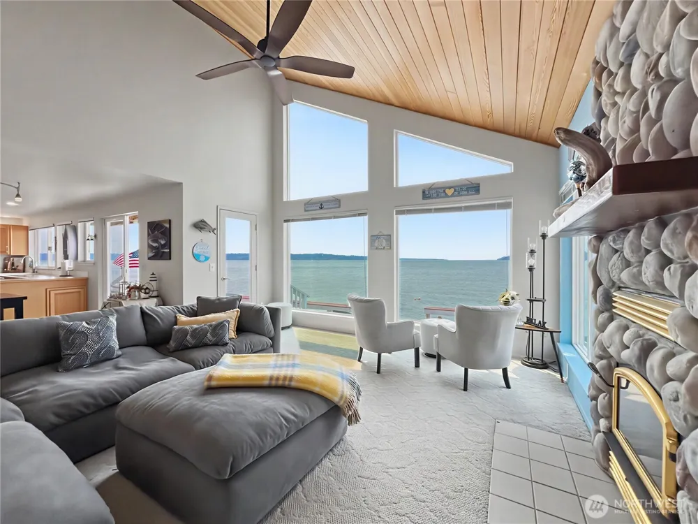 41 H S Beach Way Hat Island, WA 98206