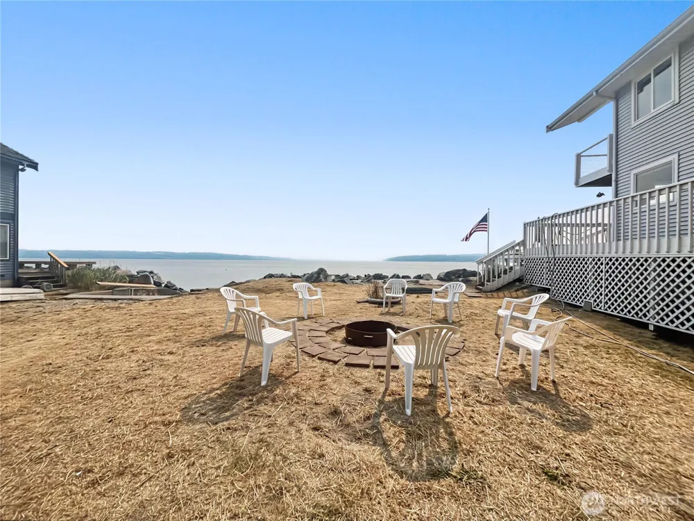 41 H S Beach Way Hat Island, WA 98206