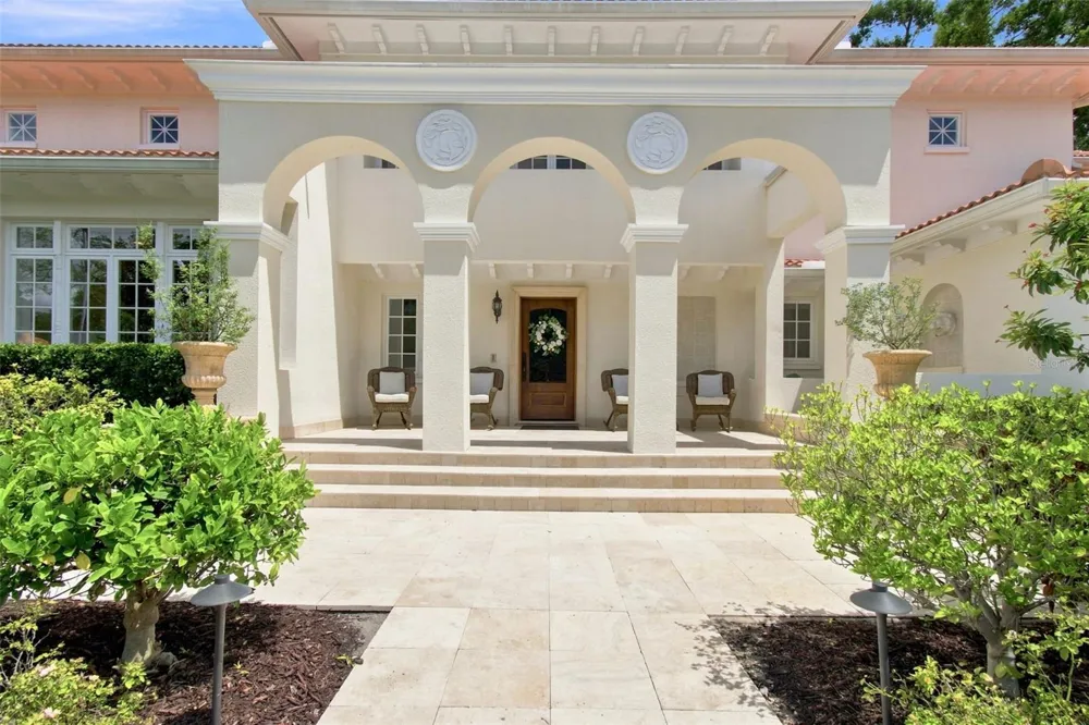 4537 W SWANN AVENUE Tampa, FL 33609