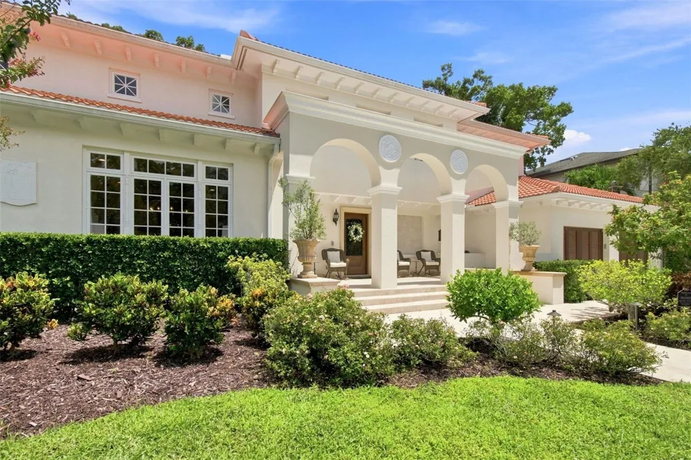 4537 W SWANN AVENUE Tampa, FL 33609