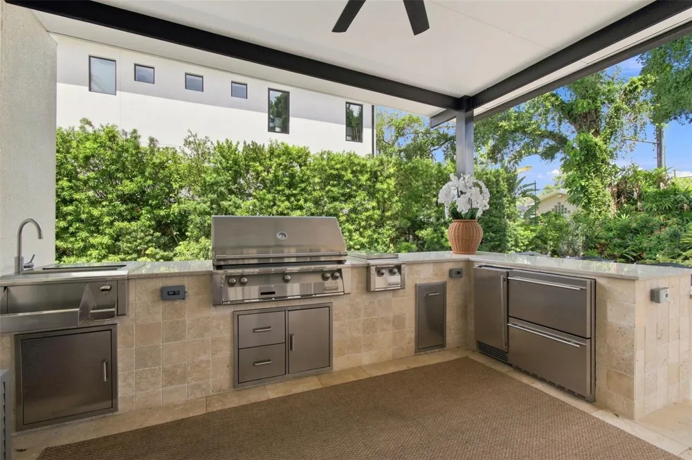 4537 W SWANN AVENUE Tampa, FL 33609