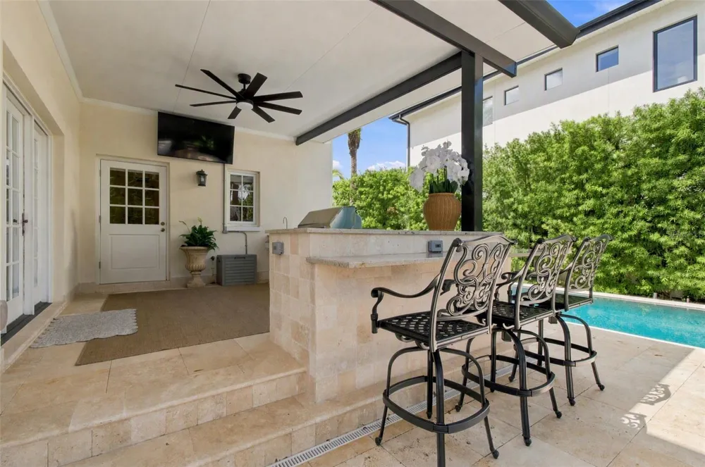 4537 W SWANN AVENUE Tampa, FL 33609