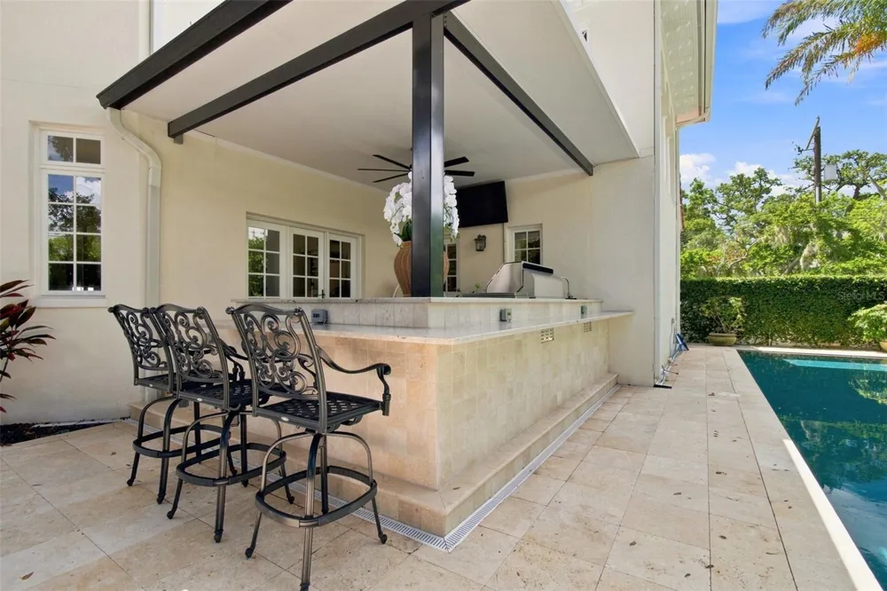 4537 W SWANN AVENUE Tampa, FL 33609