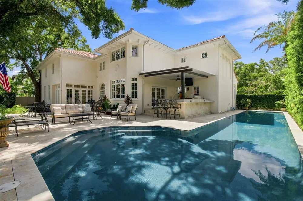 4537 W SWANN AVENUE Tampa, FL 33609
