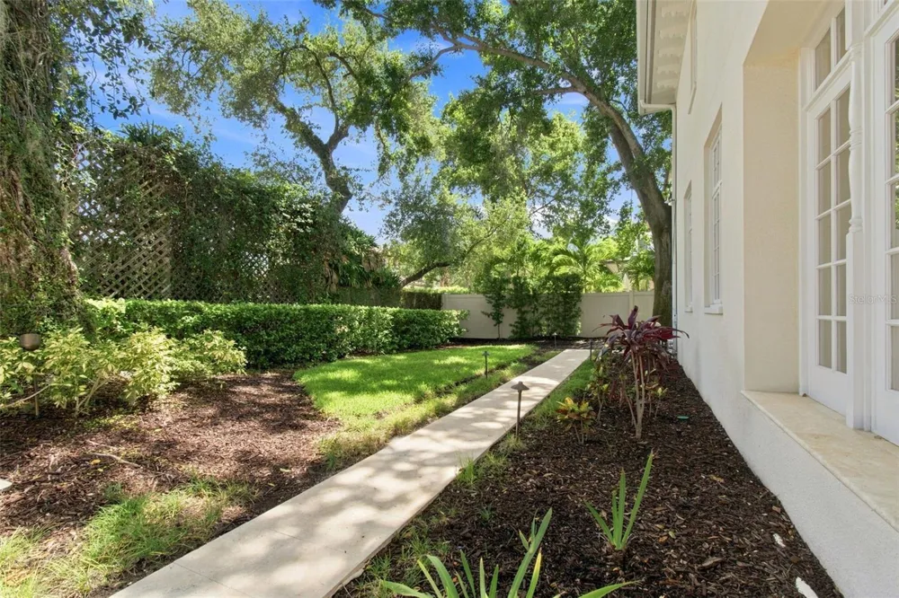 4537 W SWANN AVENUE Tampa, FL 33609