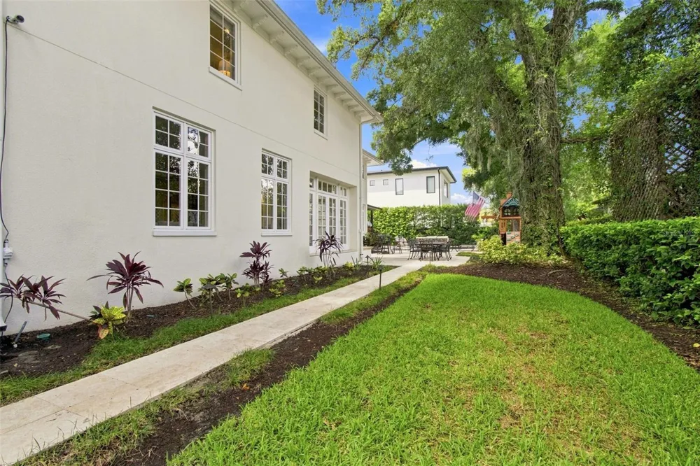4537 W SWANN AVENUE Tampa, FL 33609