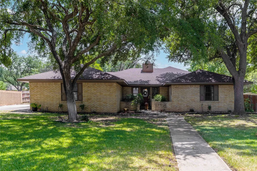15 Canyon Creek Drive Brownwood, TX 76801