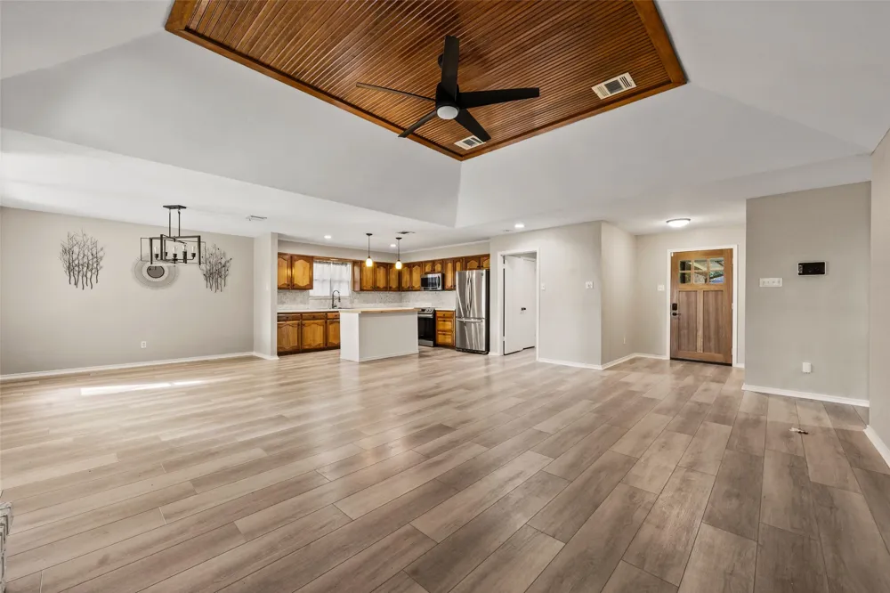 209 Bonham Drive Hewitt, TX 76643