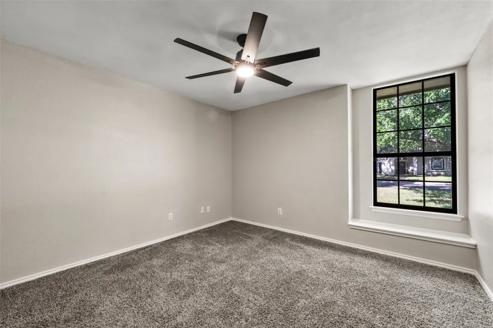 209 Bonham Drive Hewitt, TX 76643