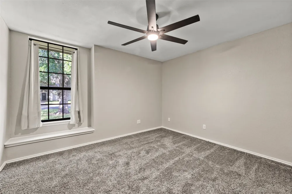 209 Bonham Drive Hewitt, TX 76643