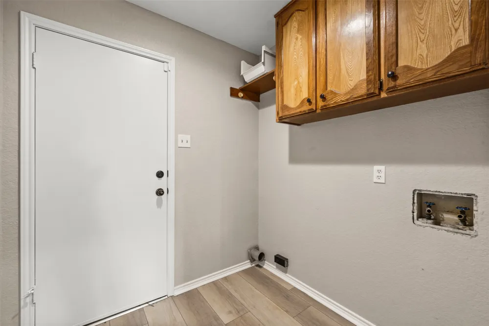 209 Bonham Drive Hewitt, TX 76643