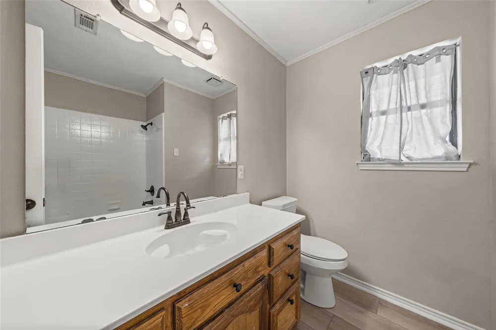 209 Bonham Drive Hewitt, TX 76643