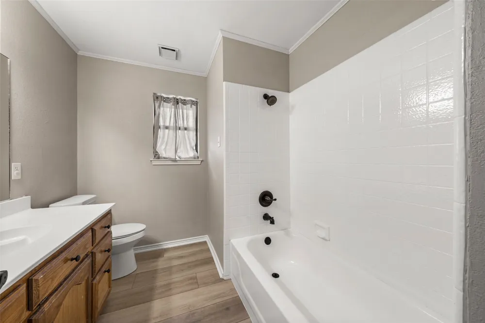 209 Bonham Drive Hewitt, TX 76643